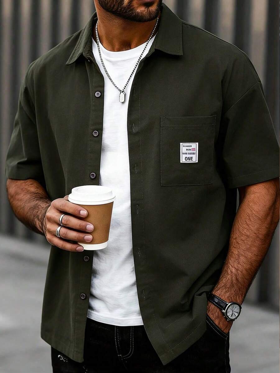 夏季男士短袖衬衫，翻领时尚口袋休闲衬衫，夏季男士纽扣衬衫套装，度假正装上衣，男士休闲橄榄绿多功能工装衬衫，宽松短袖纽扣衬衫，胸前口袋贴片，街头风做旧细节，适合时尚休闲穿着 - 軍綠色 - 查看 1