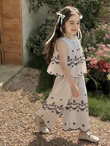 少女复古条纹印花无袖套装，复古条纹设计搭配精致刺绣下摆，无袖上衣+阔腿裤，舒适时尚，适合日常穿着、度假、家庭聚会、春夏穿着。 - 米色 - 查看 5