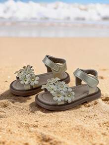 1 Pair Girls' Sweet 3D Floral Decor Sandals, Made Of Soft Leather And Patent Material, Non-Slip, Open Toe Flat, Suitable For Summer Beach Outings, Weekend Beach Picnics, And Daily Wear - Gold - View 3
