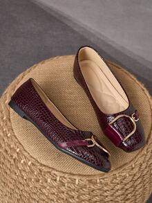 WHDXY 女士优雅米色方头鞋，金属搭扣设计，舒适通勤鞋，适合搭配优雅连衣裙、牛仔裤，日常出行、休闲散步、购物皆宜。