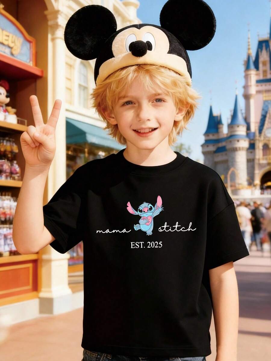Disney Clothing, Boys' T-Shirt Featuring Stitch Alphabet Print. This Soft, Breathable Short-Sleeve Crew Neck Tee Is Perfect For Spring And Summer Wear, Ideal For Everyday Outfits, Vacation Leisure, Outdoor Adventures, School Life, And Shopping Trips. It Also Makes An Excellent Gift For Boys And Girls. Every Child Deserves One. - 黑色 - 查看 1