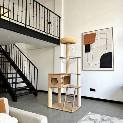 木制猫咪游乐场：抓挠柱+观景台+休息区，一体化设计，满足猫咪的自然行为