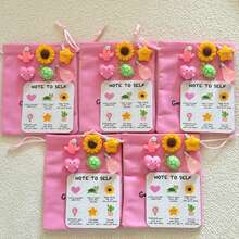 一套充满激励和温暖的礼品袋，包含：先爱自己、慢慢来、相信过程、拥抱阳光、你会闪耀、用自己的想法照亮前路、即使看不见，你依然光芒四射、你比想象中更强大。适合作为圣诞节、生日、复活节礼物，也是感恩节的完美之选。 - 彩色 - 查看 3