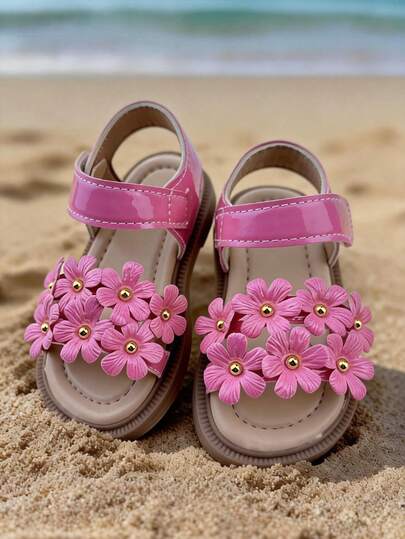 1 Pair Girls' Sweet 3D Floral Decor Sandals, Made Of Soft Leather And Patent Material, Non-Slip, Open Toe Flat, Suitable For Summer Beach Outings, Weekend Beach Picnics, And Daily Wear