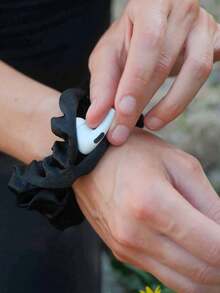 3pcs Velvet Hair Scrunchies With Hidden Zipper Pocket, Elegant Fabric Scrunchies With Hidden Pocket To Store Cash, Keys, Lipstick Etc., Large Capacity Makeup Pouch For Brushes, Skincare, Phone, Coins Etc., Bohemian Style Essential For Outings ,Ponytail Holders ,Hair Elastics ,Hair Rubber Bands ,Hair Rope ,Elastic Hair Tie - Multicolor - View 2