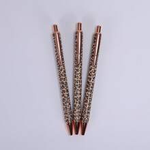 Bộ bút bi in hình báo dễ thương mới nhất năm 2026 (1 chiếc/3 chiếc), thiết kế bấm bấm, bút bi in hình tối giản ngộ nghĩnh, thích hợp để viết nhật ký và làm quà tặng, hoàn hảo cho đám cưới và ngày Valentine. 5 lựa chọn màu sắc (Báo nâu nhạt mới, Báo nâu đậm mới, Báo xám nhạt mới, Báo hồng mới, Báo tím mới) - Nhiều màu - Xem 11