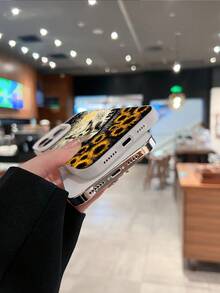 Mimikyu y girasoles con un estilo estrellado. Esta elegante funda es compatible con iPhone 17, 16, 15, 14 Pro Max, 13, 12, 11, XR y XS Plus. Fabricada en TPU flexible, resistente a golpes y arañazos, ofrece una excelente protección contra caídas y un agarre cómodo. Es un regalo ideal para familiares, amigos y seres queridos, y una opción perfecta para festivales. - Plateado - Ver 5
