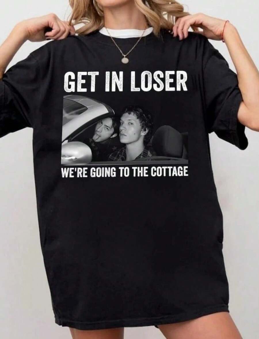 Hudson Williams Connor Storrie Shirt Heated Rivalry Inspired Shirt Ilya Rozano - màu đen - Xem 1