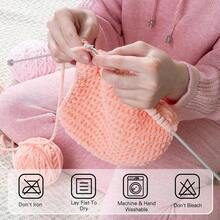 Lawkeman 1包/50克超柔软毛绒雪尼尔粗线，适用于钩编和棒编，约50克/包，蓬松柔软，适合手工编织毯子/工艺品/帽子/鞋子/袜子等，粗涤纶柔软针织钩编线 - 彩色 - 查看 7