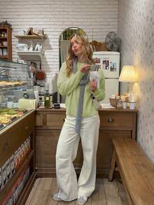 Áo len LUBI màu trơn tối giản, tay dài, cổ tròn, vai rớt, dáng hơi rộng, chất liệu vải dệt kim mềm mại, màu vàng nhạt và hồng, kiểu dáng thoải mái, phù hợp cho mùa xuân/thu, đi làm, hoặc đi uống trà chiều. - màu xanh lá - Xem 4