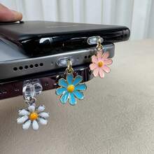 1pc Chrysanthemum Pendant Silicone Phone Dust Plug, Compatible With IPhone/Type-C Interface, Prevents Dust From Entering Phone Port - Pink - View 1