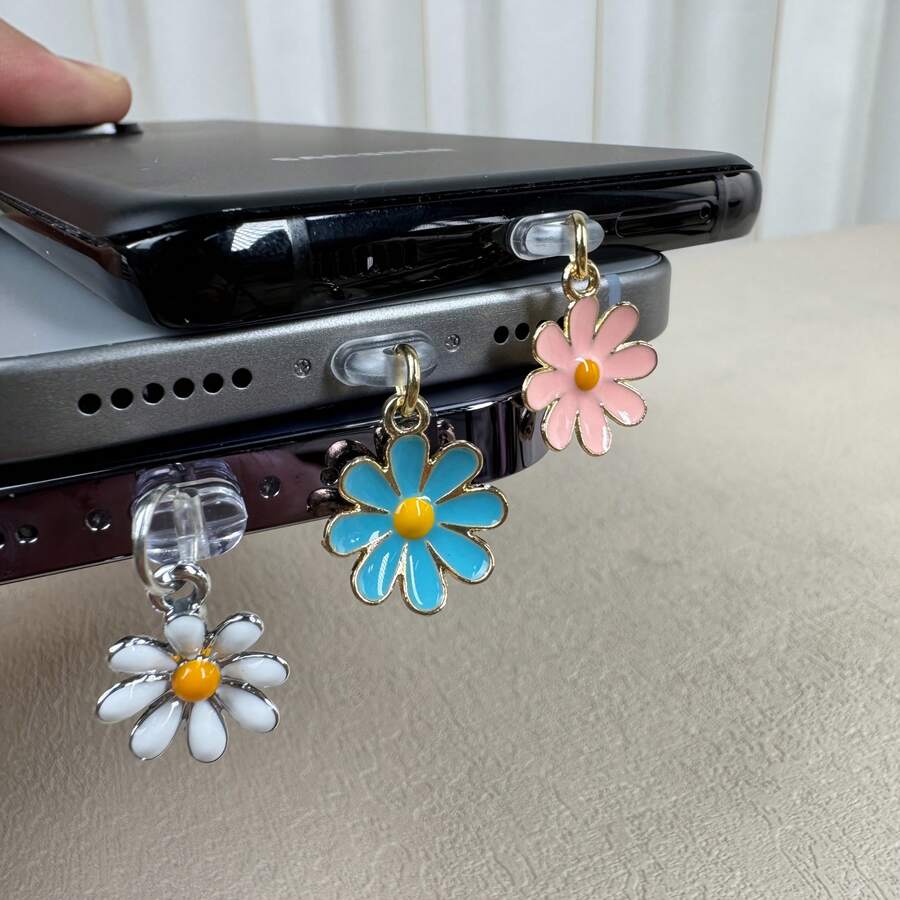 1pc Chrysanthemum Pendant Silicone Phone Dust Plug, Compatible With IPhone/Type-C Interface, Prevents Dust From Entering Phone Port - Pink - View 1