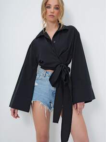 Camisa casual de manga larga con botones delanteros y lazo, de unicolor - Negro - Ver 1