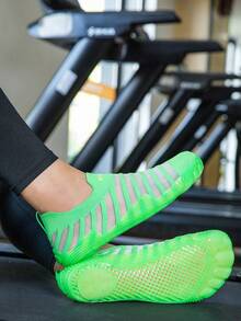 TOLLN 1 Pair Men's Soft Bottom Breathable Fitness Gym Treadmill Shoes