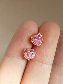 一对浪漫的立方氧化锆心形耳钉，适合女性佩戴，可用于婚礼、订婚、周年纪念、派对等场合，也是情人节、母亲节的理想礼物。 - 1# - 查看 15