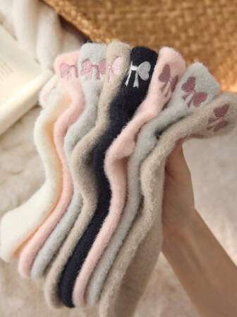 2 Pairs Of Random Colored Plush Women's Short Socks With Bow Patterns, Warm And Comfortable, Suitable For Autumn And Winter Seasons, With Random Colors