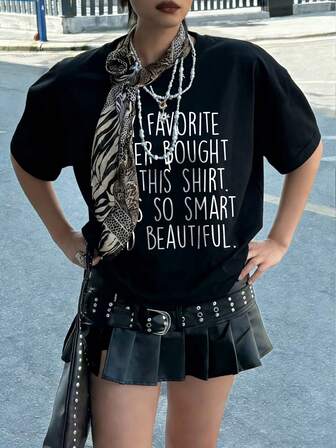 Camiseta de mujer con lema "Regalo divertido para el hermano", ajuste regular, camiseta gráfica humorística, cómoda y casual de manga corta, cuello redondo elegante para uso diario