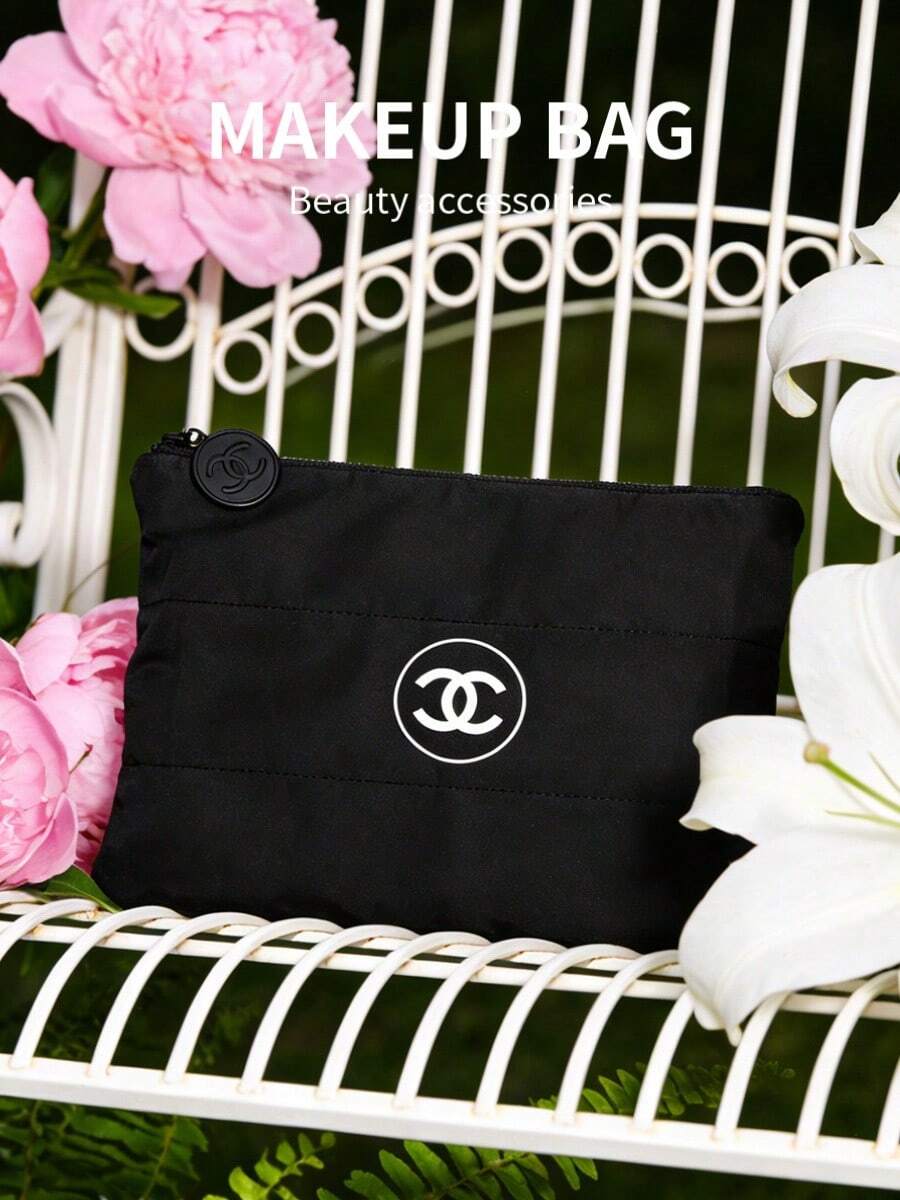 CHANEL 1个奢华品牌Logo防水羽绒化妆包，黑白两色可选，多个内袋和拉链封口，适合女性日常使用和旅行。 - 黑色 - 查看 1