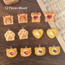 6/12 piezas Colgante de resina con diseño de comida de dibujos animados y lindos, como tostada de oso, tostada con diseño de corazón de mermelada - Adecuado para hacer joyas DIY, aretes, collares, llaveros, decoración y accesorios, mezcla aleatoria: tostada con crema y fresa, tostada con expresión de oso, pudín con corazón, tostada de oso, tostada con pata de gato, tostada con chispas de chocolate y crema - Colgante de tostada de dibujos animados - Ver 14