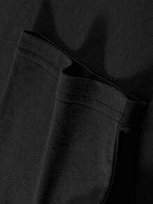 Disney Apparel, Featuring A Double-Sided Toy Story Cartoon Lettering Design On This Boys' T-Shirt. This Soft, Breathable Short-Sleeve Crew Neck Tee Is Perfect For Spring And Summer Wear, Ideal For Everyday Outfits, Vacation Leisure, Outdoor Adventures, School Life, And Shopping Trips. It Also Makes An Excellent Gift For Boys And Girls Alike. Every Child Deserves One. - 黑色 - 查看 7