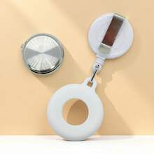 1件装护士专用挂表，带放大镜、卡通徽章、可伸缩挂绳、柔软硅胶表壳、大表盘、石英挂表，深受医生喜爱