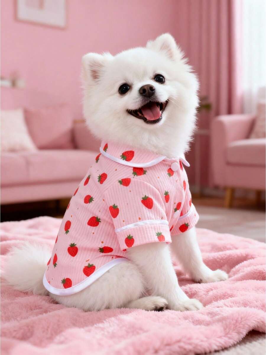 1件柔软可爱的宠物狗/猫服装，舒适的条纹/波点/卡通狗狗表情设计，休闲家居服，适合春、夏、秋、冬四季穿着。