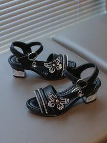 1 paire de sandales à talons hauts de princesse avec papillon strass, été pour filles. Convient pour les filles de 3 à 15 ans, à porter de manière décontractée, en soirée, en vacances et à des événements formels - Noir - Voir 3