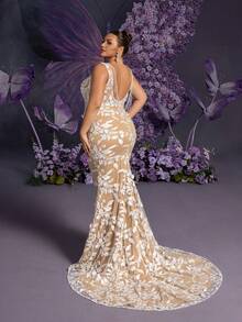 Faeriesty Elegancka, koronkowa sukienka syrenka w kolorze cielistym i białym, bez rękawów i okrągłym dekoltem, z koronką z trójwymiarowymi kwiatowymi motywami, głębokim dekoltem w serek i odkrytymi plecami, z frędzlami | Odpowiednia dla gości weselnych, eleganckich przyjęć, zaręczyn, walentynek - Biały - Zobacz 3