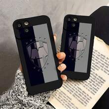 Escudo de fútbol con estrellas sobre fondo bicolor. Esta elegante funda es compatible con los modelos  17, 16, 15, 14 Pro Max, 13, 12, 11, XR y XS Plus. Fabricada en TPU flexible, resistente a golpes y arañazos, ofrece una excelente protección contra caídas y un agarre cómodo. Es un regalo ideal para familiares, amigos y seres queridos, y una opción perfecta para festivales. - Negro - Ver 5