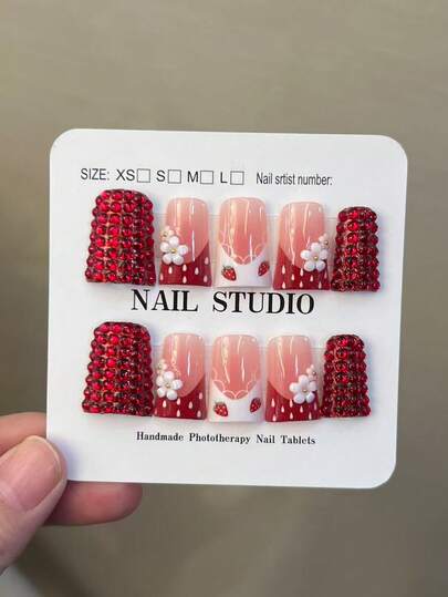 Set de 10 pegatinas de uñas francesas rojas con lunares 3D de lujo estilo Y2K, decoradas con fresa, rhinestone, flores y patrones de perlas doradas, hechas a mano, uñas postizas acrílicas de cobertura completa, incluye 1 pieza de gel de gelatina y 1 pieza de lima de uñas, manicura artesanal adecuada para mujeres y niñas para uso diario, estudio y fiesta