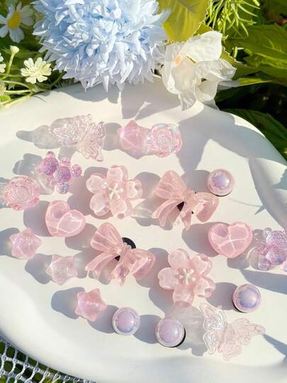 20ชิ้น จี้ติดรองเท้านุ่มหลากสีเรซิ่นพร้อมคลิปหนีบแบบถอดได้ - คลื่นหัวใจ, ตุ๊กตาหมี, โบว์, ผีเสื้อ, ลูกปัด & ของตกแต่ง - เครื่องประดับรองเท้า DIY สำหรับรองเท้าแตะกีฬาผู้หญิง, รองเท้าอุดตัน, รองเท้าบูท - เหมาะสำหรับวันอีสเตอร์, วันเกิด, วันวาเลนไทน์, วันแม่, ของขวัญวันฮาโลวีน - ดีไซน์สีชมพูสดใส & พลอยเทียม - เหมาะสำหรับผู้หญิง, เครื่องประดับรองเท้าเป็นประกาย, คลิปหนีบรองเท้าประดับ, เข็มกลัดรองเท้าและเครื่องประดับ