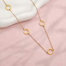 1件时尚不锈钢圆形镂空吊坠项链，优雅迷人的简约幸运圆环长链项链，女士款 - 金色 - 查看 3