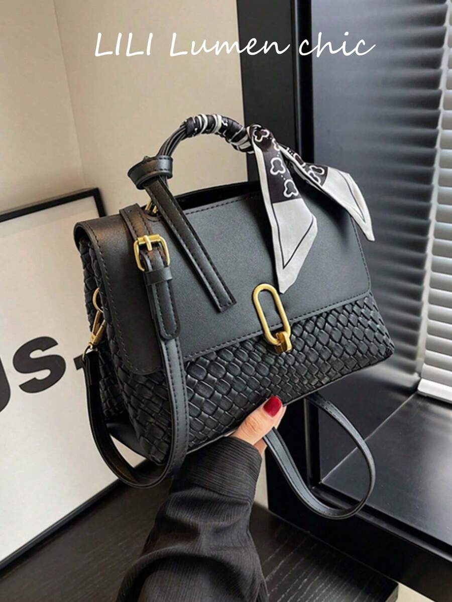 这款简约时尚的方形手提包配有可拆卸丝巾。它是一款多功能且实用的单肩/斜挎包，适合女性、大学生、通勤族、约会、外出和日常通勤。 - 黑色 - 查看 1