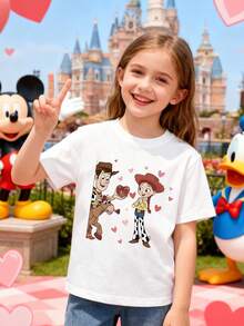 Disney Apparel Featuring A Toy Story Valentine's Day-Themed Design On A Girls' T-Shirt. This Soft, Breathable Short-Sleeve Crew Neck Tee Is Perfect For Spring And Summer Wear, Ideal For Everyday Outfits, Vacation Leisure, Outdoor Adventures, School Life, And Shopping Trips. It Also Makes An Excellent Gift For Boys And Girls Alike. Every Child Deserves One. - 白色 - 查看 1