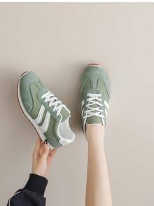 2026新款女童平底休闲舒适运动鞋，适合日常户外运动和休闲穿着