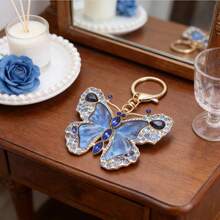 Butterfly Keychain, Gold-Toned Frame With Blue Textured Wings, Dark/Light Blue Sparkling Crystals, Iridescent Small Crystal Accents, Intricate 3D Exquisite Butterfly Design, Ideal Key Accessory, Party Outfits, Gifts For Insect Lovers & Valentines Gift - Màu xanh nhạt - Xem 3