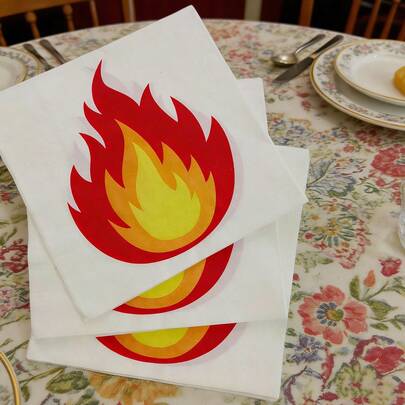 20张红色火焰造型一次性纸巾，消防员主题生日派对、家庭节日聚会装饰、消防员主题派对餐厅厨房桌面装饰、家居装饰、消防车主题生日派对用品、消防车派对装饰、红色火焰造型纸巾