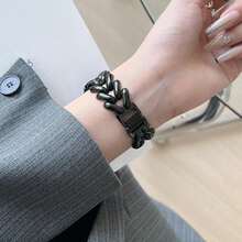 1条女士时尚V形金属表带，尺寸45/49/38/40/41/42/44毫米，兼容 Ultra/SE/8/7/6/5/4/3/2/1 - 黑色 - 查看 6