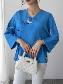 一件装女士蓝莓蓝复古印花不对称领斜襟单排扣系带喇叭袖优雅中式衬衫 - 舒适透气，适合各种场合，如海滩度假、工作、日常穿着、派对、宴会、婚礼、新年、春节等，是送给女友、妻子、母亲的理想礼物。