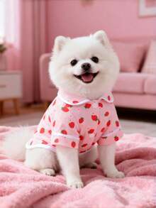 1件柔软可爱的宠物狗/猫服装，舒适的条纹/波点/卡通狗狗表情设计，休闲家居服，适合春、夏、秋、冬四季穿着。