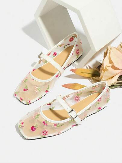 Plus Size Women's White Mary Jane Shoes, 2026 Summer New Versatile One-Strap Low Heel Shallow Embroidered Breathable Outdoor Daily Dress Ballet Flat Shoes, Comfortable