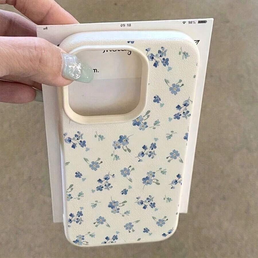 A Small Floral Phone With A Forest Theme, Featuring A Healing And Refreshing Artistic Style. It Offers A Comfortable Grip And Effective Drop. Compatible With Various, Tech, Including 17/16/15/14/13/12/11 Series Cute Valentine's Day Idea Her / Him - 1 cái - Xem 1