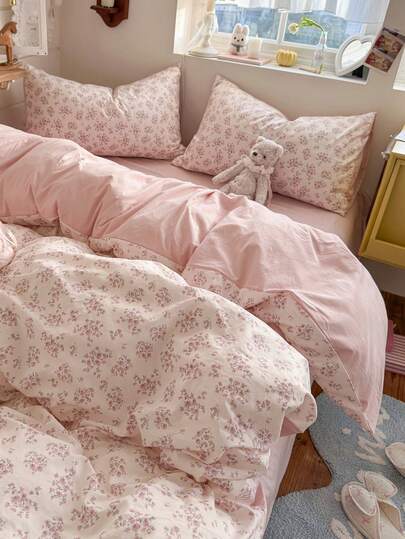 3pcs Pink Ditsy Floral Bedding Set, Polyester Duvet Cover Set For Boys' And Girls' Dorms, Zipper Closure, Soft & Breathable, All Season, Machine Washable, Fits Dorm Bed, Single Bed, Double Bed And King Size Bed. Includes 1 Duvet Cover And 2 Pillow Shams, No Filler.
