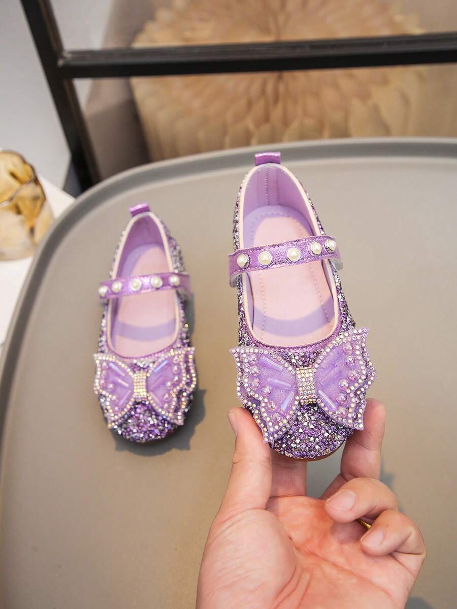 1 đôi giày bệt PU bóng cho bé gái, đính sequin và đá lấp lánh, thiết kế hở mũi với nơ ngọc trai, thích hợp cho tiệc tùng, hoạt động ngoài trời, mùa xuân/hè/thu. - Màu tím - Xem 1