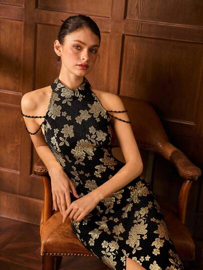 Faeriesty Elegante vestido cheongsam con tirantes de cadena de perlas | Vestido cheongsam con bordado floral dorado, espalda descubierta y abertura alta | Exquisito vestido de noche de estilo chino, adecuado para cenas de negocios formales, banquetes de lujo, celebraciones culturales, recepciones de bodas y eventos de alfombra roja