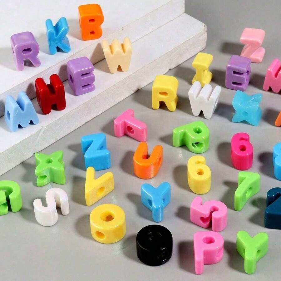 50/100颗什锦彩色字母3D珠子 - 包括数字珠子和字母珠子 - 适合DIY珠宝制作，例如包链、腰链、手机链和其他饰品