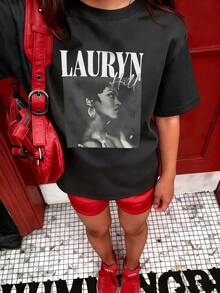 1 Stück Tween Mädchen Lässig bedrucktes Rundhals Kurzarm T-Shirt, Sommer Schüler Jugendmode - Minimalistischer englischer Buchstabenstil T-Shirt, der Fantasie und Selbstausdruck inspiriert, LAURYN Ohrringe tragend schön - Schwarz - Übersicht 3