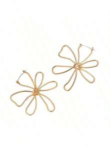 1 Pair Of Stylish Minimalist Hollow Floral Asymmetrical Design Earrings, Ideal For Everyday Wear, Vacation, Date, Birthday Gift & Perfect Gift - Gold - View 5