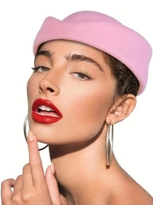 1 件复古 20 世纪 60 年代空姐帽 - 经典空姐帽，弧形帽檐和光滑的圆形帽顶，结构化设计，蓝色、红色、黑色、粉色、白色可选 - 优雅的航空主题派对装或休闲装，时尚女士无羽毛帽子，百搭复古别致配饰，采用光滑面料制成，具有经典航空美学 - 彩色 - 查看 2