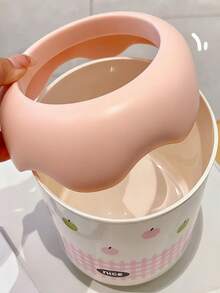 1 thùng rác mini có nắp đậy, thùng rác để bàn bằng nhựa thiết kế nắp lật giúp ngăn mùi hôi, thích hợp để đựng vỏ trái cây và giấy vụn, giúp giữ cho bàn làm việc, phòng tắm, văn phòng tại nhà, bàn cà phê, phòng làm việc, phòng khách, phòng học gọn gàng và ngăn nắp. - Nhiều màu - Xem 6